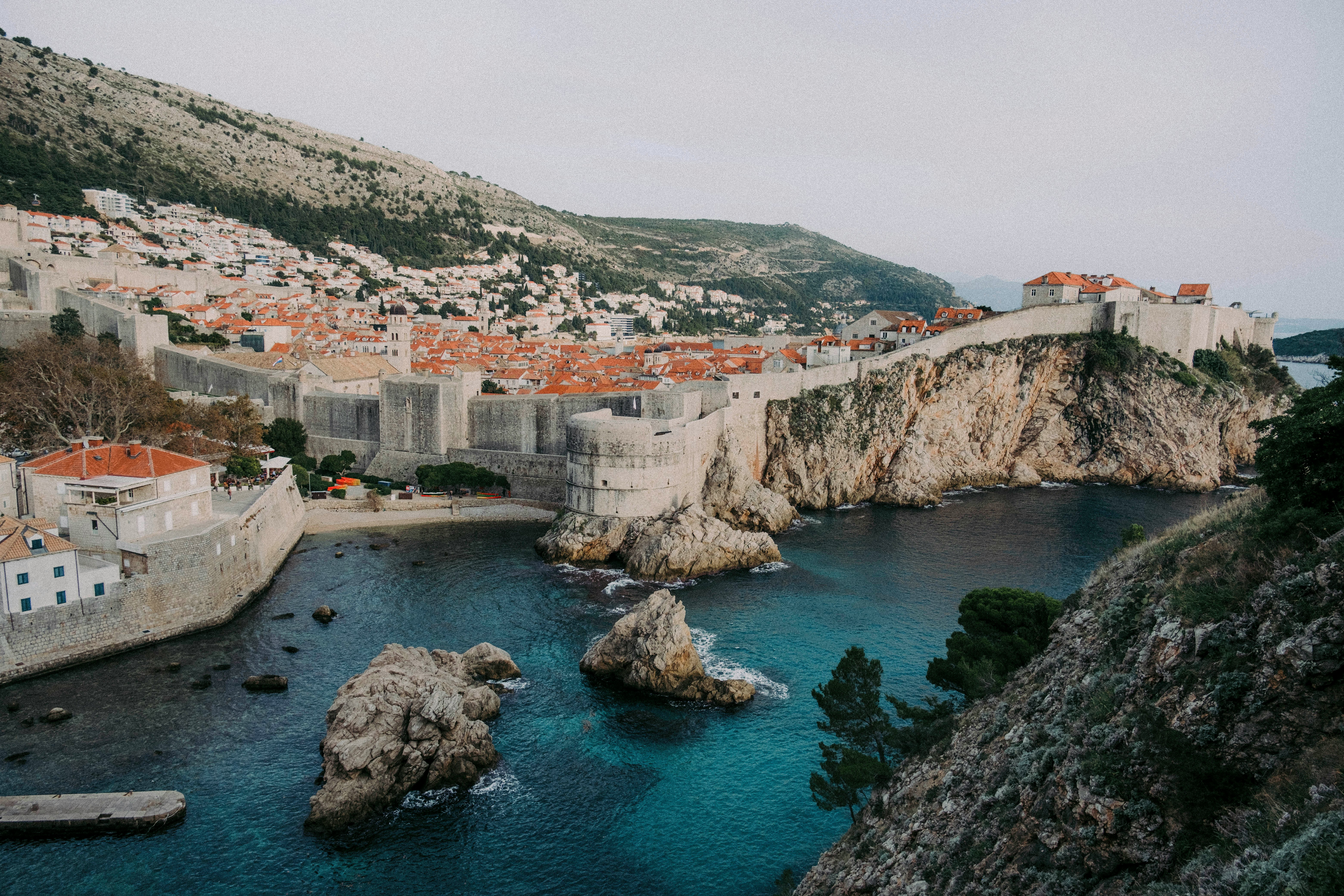 Best eSIM for a Multi-Country Europe Summer Trip (One Plan vs Several)