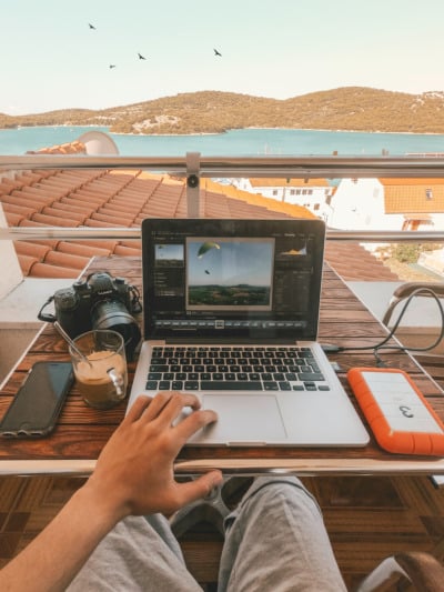 How Travel Makes You a Better Entrepreneur (Plus the Gadgets That Make It Easier) 