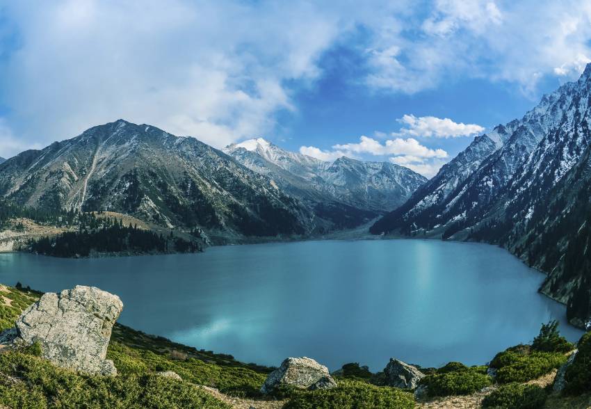 Beautiful Lakeside Scenery Beautiful Lakeside Scenery